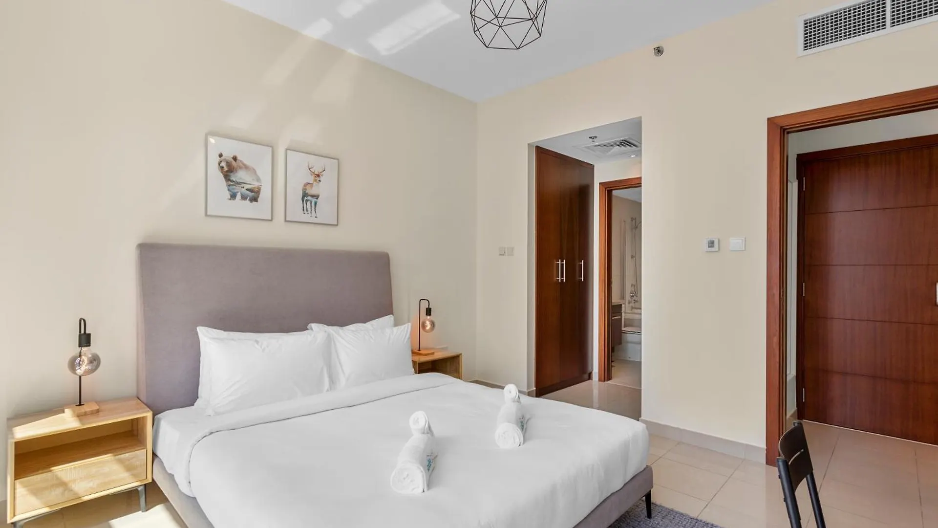 Upscale 1 Bedroom In The Heart Of Downtown Dubai Apartment