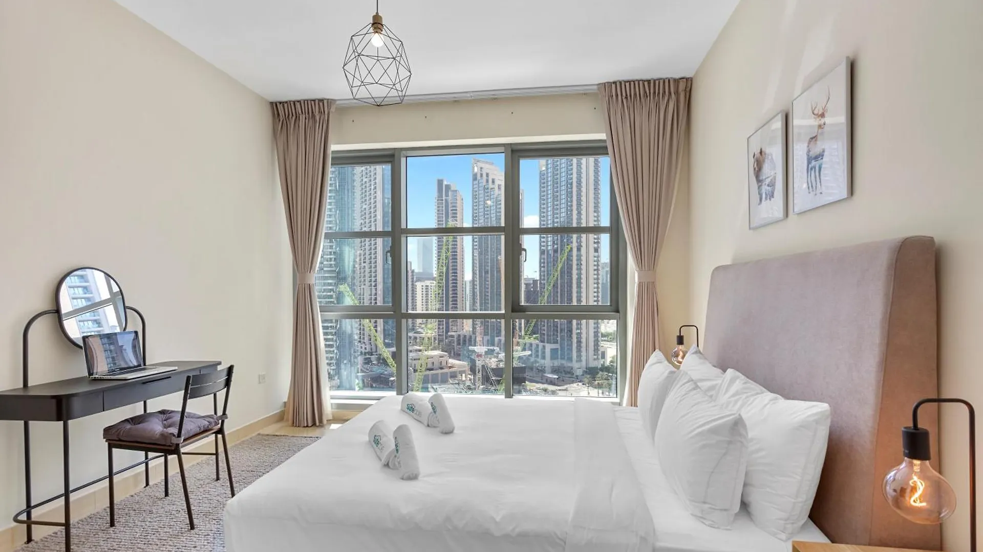 Apartment Upscale 1 Bedroom In The Heart Of Downtown Dubai